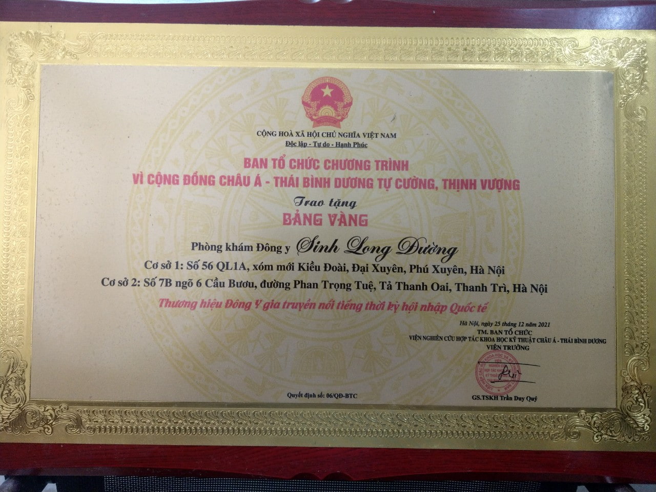 Bảng vàng vinh danh sinh long đường